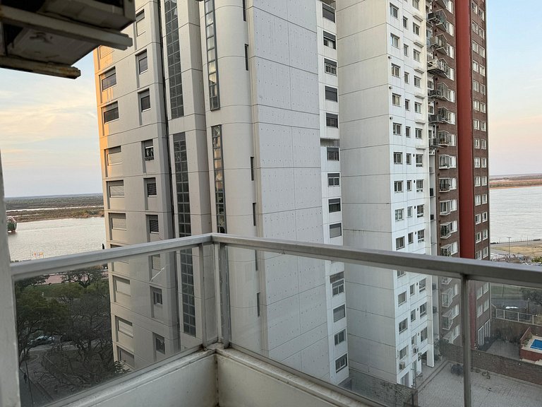 Luminoso depto. con vista al rio